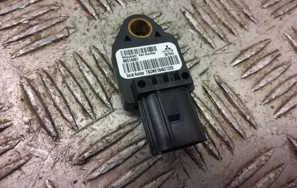 Mitsubishi Outlander Airbag deployment crash/impact sensor 8651A001