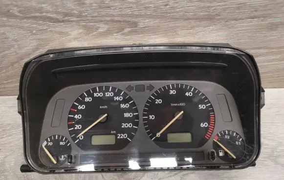 Volkswagen Golf III Speedometer (instrument cluster) 1H0919864J 351052000 D030397