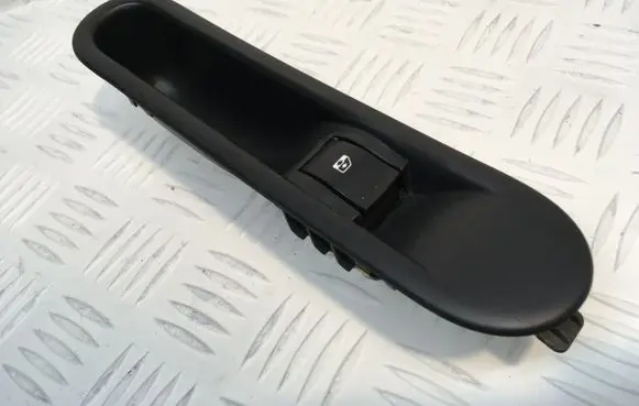 Renault Espace - Grand espace IV Electric window control switch 8200327947