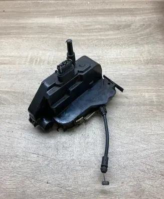 Nissan Primera Front door lock 110405