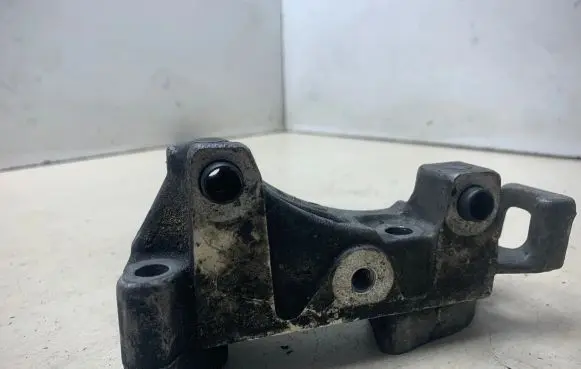 Citroen C5 Engine mounting bracket 9645382880