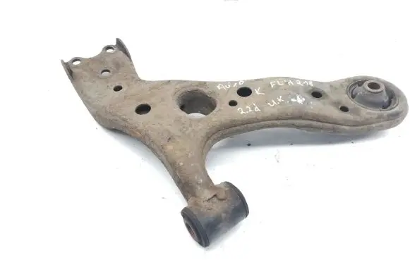 Toyota Avensis T270 Front lower control arm/wishbone