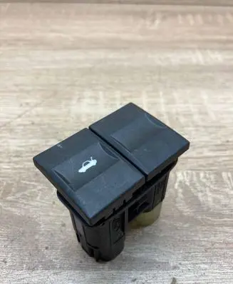 Ford Mondeo Mk III Tailgate opening switch 1S7T19B514AA