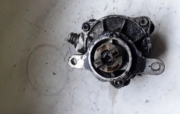Renault Espace III Vacuum pump