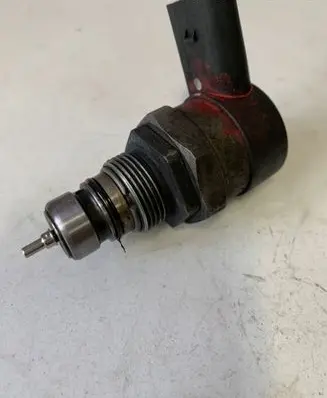 BMW 5 E60 E61 Fuel pressure sensor 0281002481 12591371