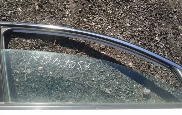 KIA Optima Front door window glass four-door as2