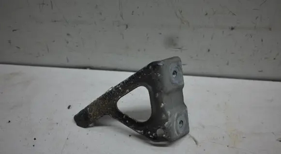 Volkswagen Tiguan Fender mounting bracket 5N0821136