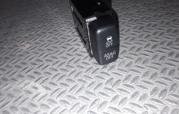 Traction control (ASR) switch