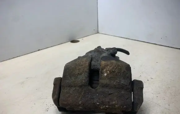 Volkswagen PASSAT B6 Front brake caliper