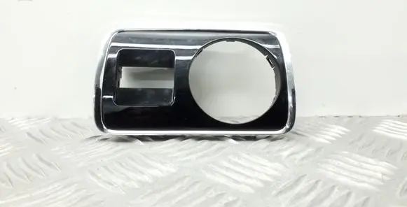 Dashboard glove box trim