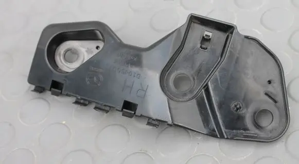 Front bumper mounting bracket
