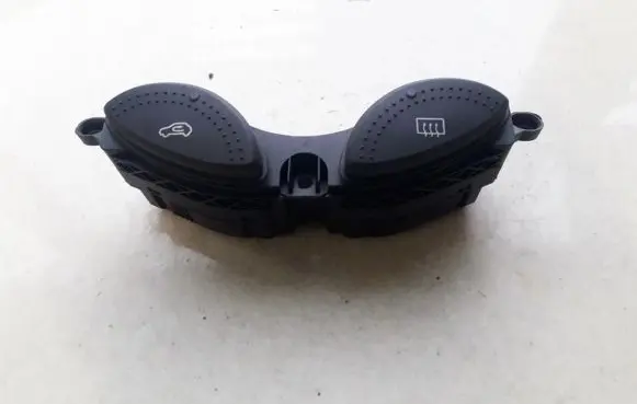 Ford Focus Windscreen/window heater switch 98AG18C621AG