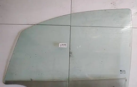 Opel Zafira A Front door window glass four-door AS2