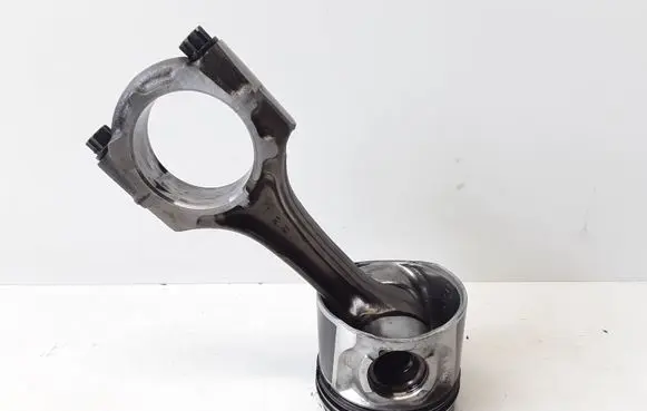 Toyota Avensis T250 Piston with connecting rod