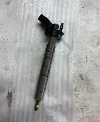 Mercedes-Benz CLS C219 Fuel injector 0445115027 A6420700587