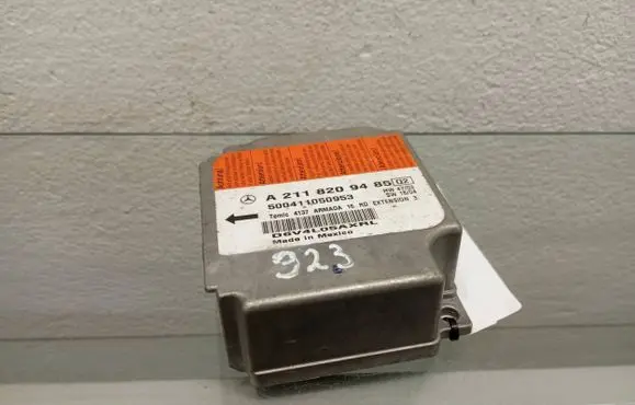 Mercedes-Benz E W211 Airbag control unit/module A2118209485 D6V4L05AXRL 500411050953