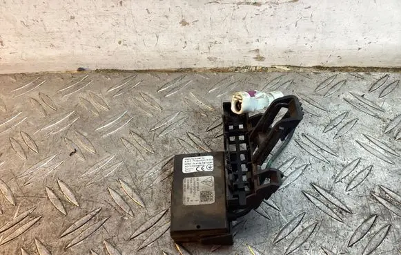 Porsche Macan (95B) Aerial antenna amplifier 95B907179