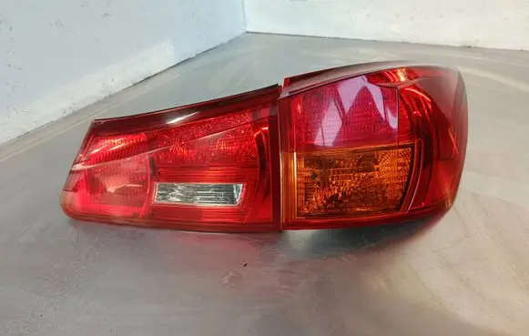 Lexus IS 220D-250-350 Rear/tail lights
