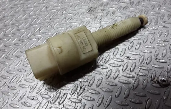 Volkswagen PASSAT B5.5 Brake pedal sensor switch 4A0945515A
