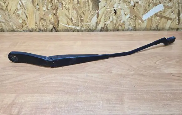 Volvo XC70 Front wiper blade arm 31276002