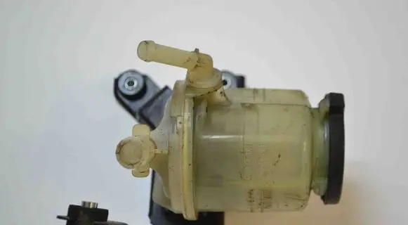 Lexus RX 330 - 350 - 400H Power steering fluid tank/reservoir 