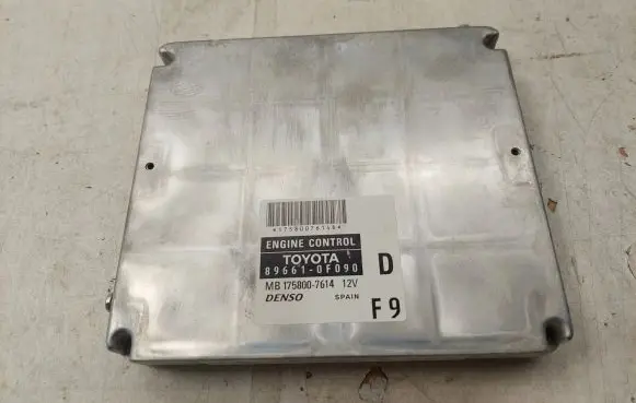 Toyota Corolla Verso AR10 Engine control unit/module 896610F090 MB1758007614