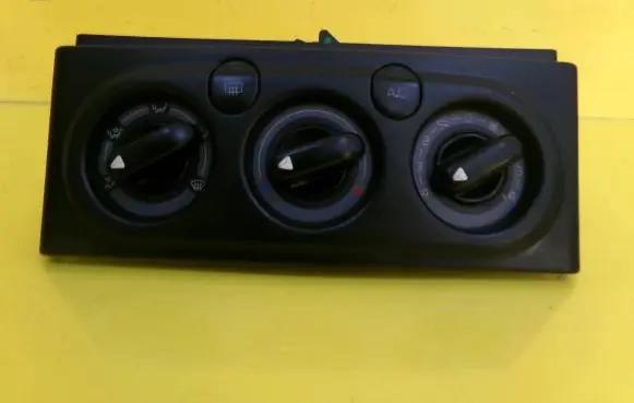 Renault Laguna I Climate control unit 9041703027