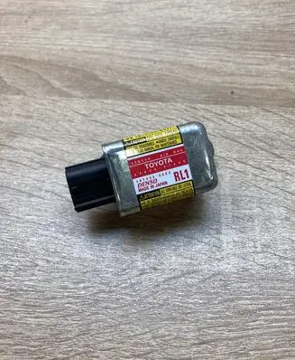 Toyota Prius (XW20) Airbag deployment crash/impact sensor 8986047040 1879000892