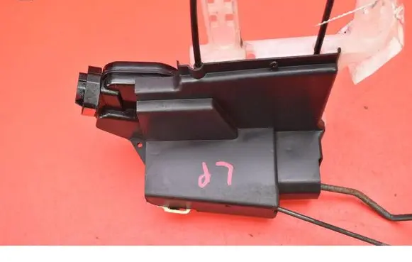 Hyundai Tucson JM Front door lock
