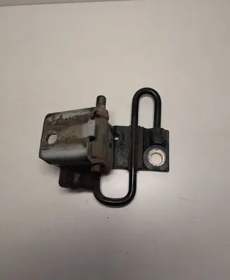 Audi A3 S3 8L Front door lower hinge 4B0831412A