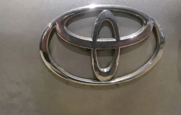 Toyota Yaris Manufacturer badge logo/emblem 