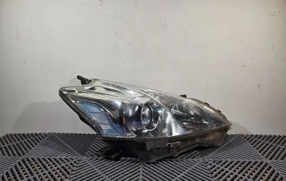 Toyota Prius+ (ZVW40) Headlight/headlamp