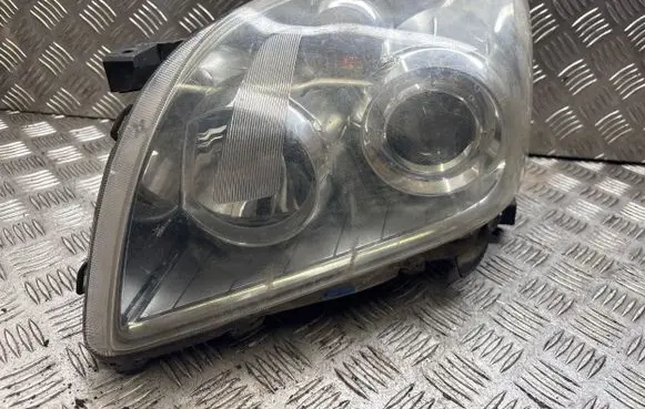 Toyota Avensis T250 Headlight/headlamp