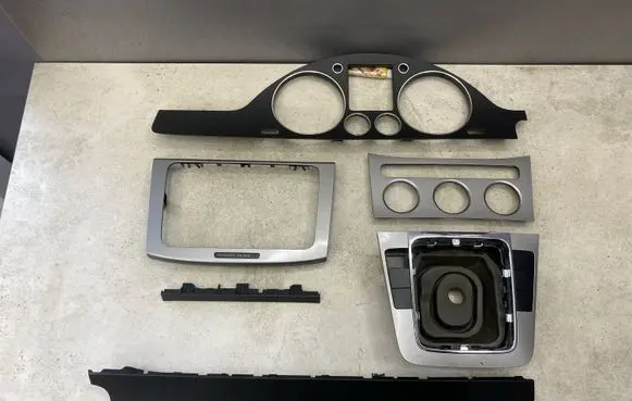 Dashboard glove box trim