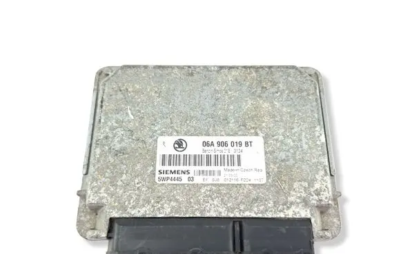 Skoda Octavia Mk1 (1U) Engine control unit/module 06A906019BT 5WP444503