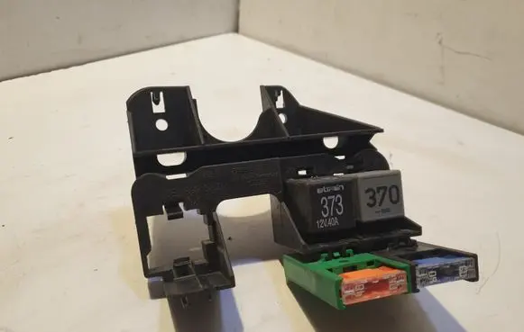 Audi A4 S4 B7 8E 8H Fuse module 8E1937503