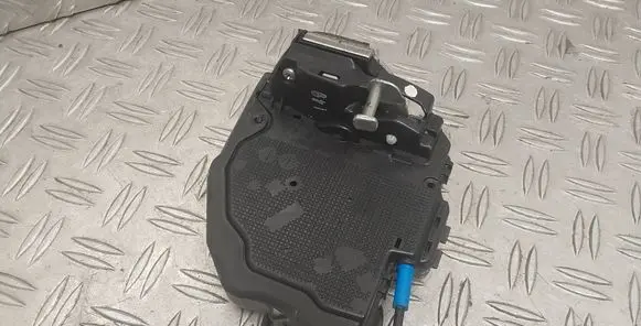Toyota Avensis T270 Rear door lock 