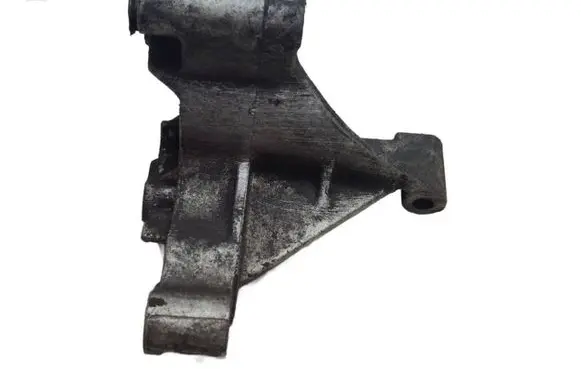 Volkswagen PASSAT B4 Power steering pump mounting bracket 028145531C