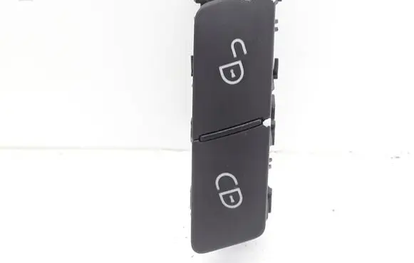 Mercedes-Benz C W204 Central locking switch button A2048706410 03151610