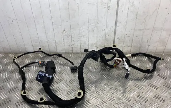 Opel Astra L Front door wiring loom/harness boot 9847102280