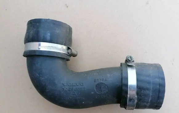 Volvo V70 Intercooler hose/pipe 30696253