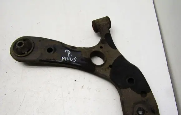 Toyota Prius (XW30) Front control arm 1111