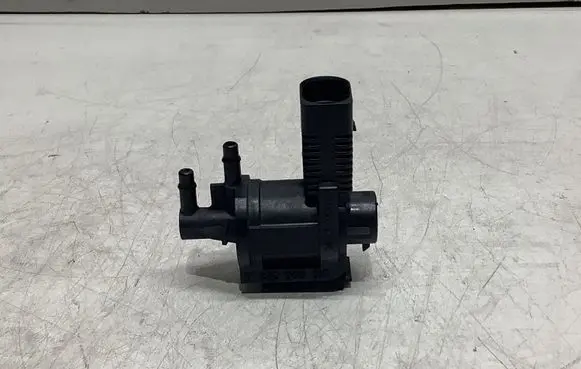 Audi A3 S3 A3 Sportback 8P Vacuum valve 1K906283A