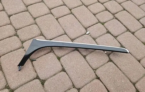 Opel Insignia A Dashboard glove box trim 22865318-
