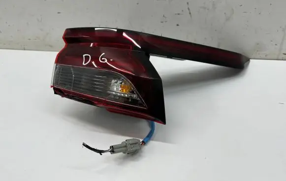 Nissan Qashqai J12 Rear/tail lights 2208D02F