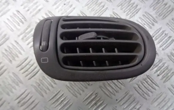 Peugeot 206 Dashboard side air vent grill/cover trim
