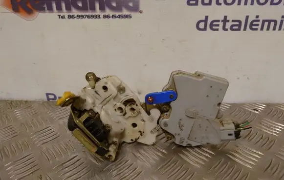 Nissan Terrano Front door lock