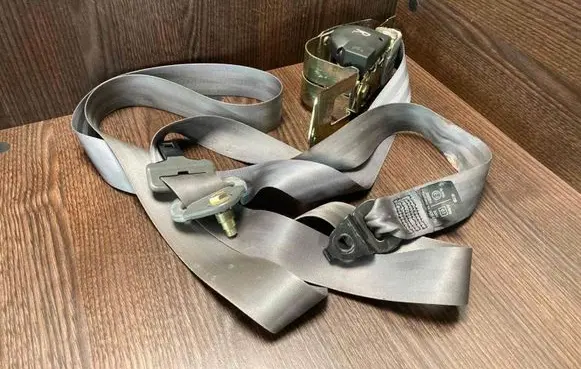 Renault Laguna I Front seatbelt 412777A 00065376