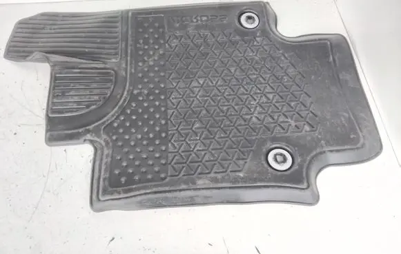 Suzuki Across Front floor mat PW210420040
