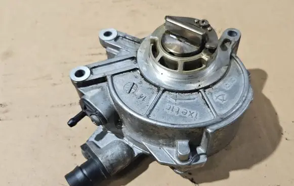 BMW X6 E71 Vacuum pump 8605976 68739010